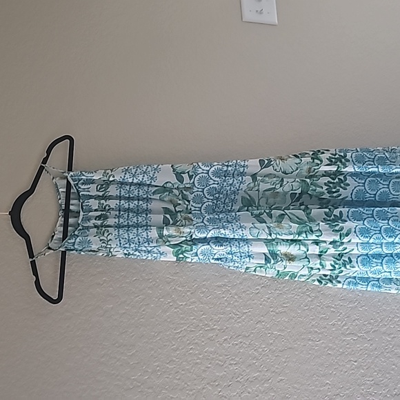 Eliza J floral halter style dress with keyhole button back closure - Picture 2 of 8